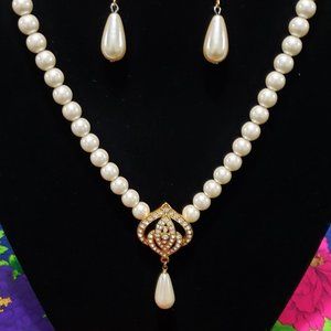 Rhinestone & Pearl Necklace Set